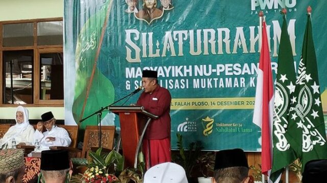 Ketua PWNU Jatim, KH Marzuki Mustamar, saat membuka acara sosialisasi Muktamar NU ke 34, di Pondok Pesantren Al Falah Ploso Kediri.