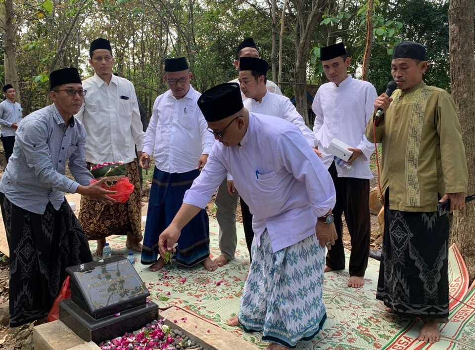 Pimpinan Unwahas Ziarah Ke Makam KH Syamsuddin Anwar