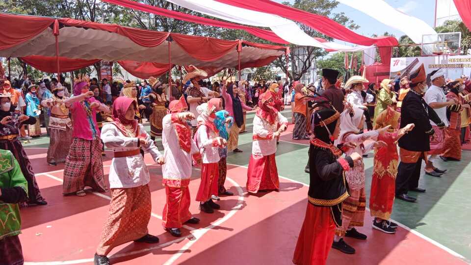 Ratusan Guru dan Murid Nasima Flashmob Lagu-lagu Daerah