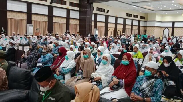 Keluhkan Rencana Kenaikan Biaya Haji