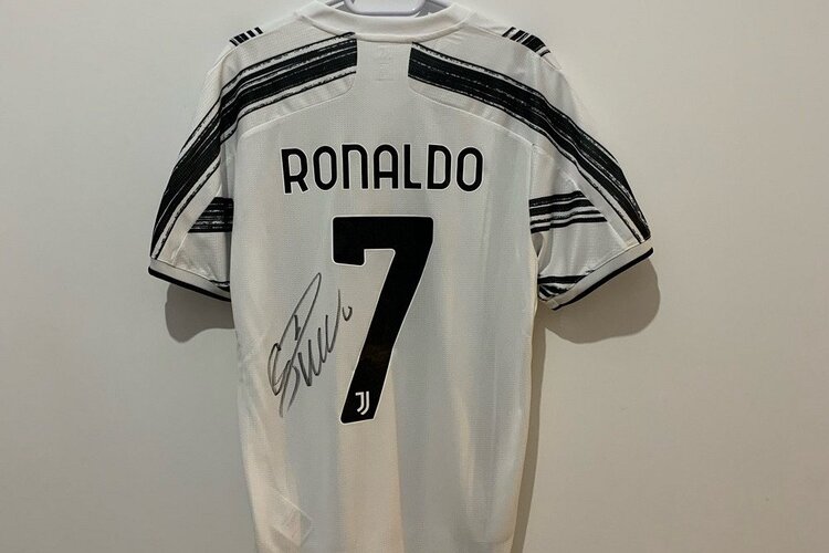 Cristiano Ronaldo Lelang Jersey