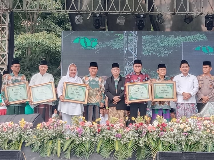 PCNU Kota Semarang Berikan Penghargaan
