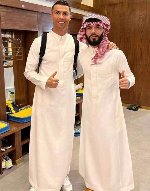 Cristiano Ronaldo Yang Tampil Islami Mengenakan Gamis