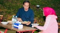 Jokowi Makan Malam bakmi Godog bersama Ibu Iriana