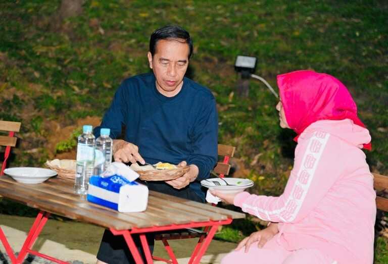 Jokowi Makan Malam bakmi Godog bersama Ibu Iriana