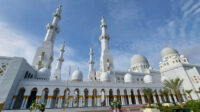 Keindahan Masjid Agung Sheikh Zayed Solo