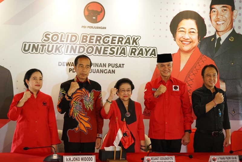 Megawati dan Petugas Partai