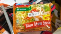 Malaysia Menguji Indomie Ayam Spesial