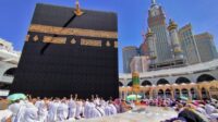 Jamaah Haji Dilarang Berselfie di depan Ka'bah