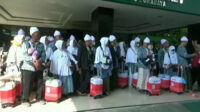 Jemaah Haji dari Kuota Tambahan di Embarkasi Surabaya