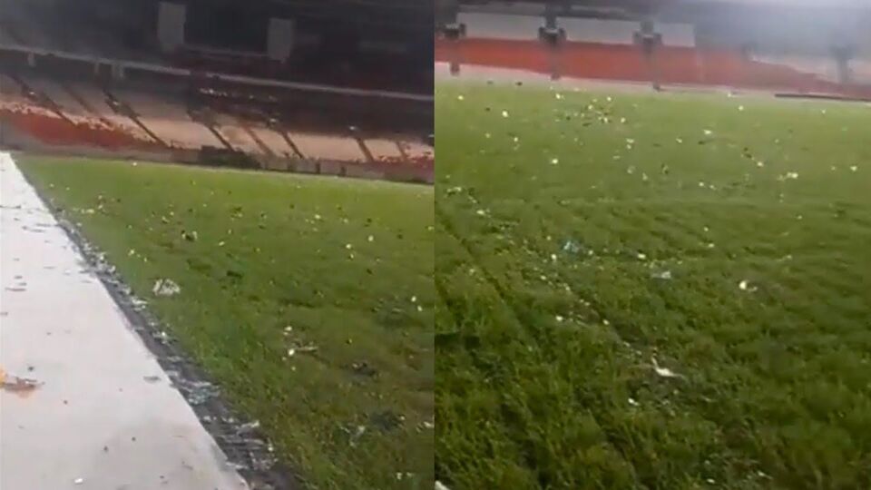 Rumput Stadion GBK Penyet usai Acara Partai