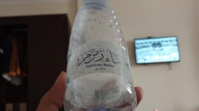 Mengetahui Keaslian Air Zamzam