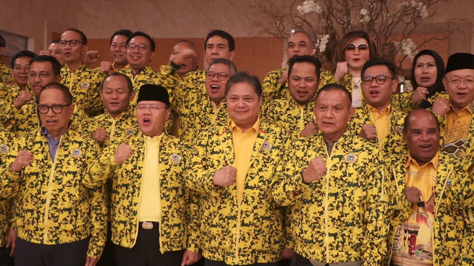 Ambisi Jokowi Mengambil Alih Ketum Golkar