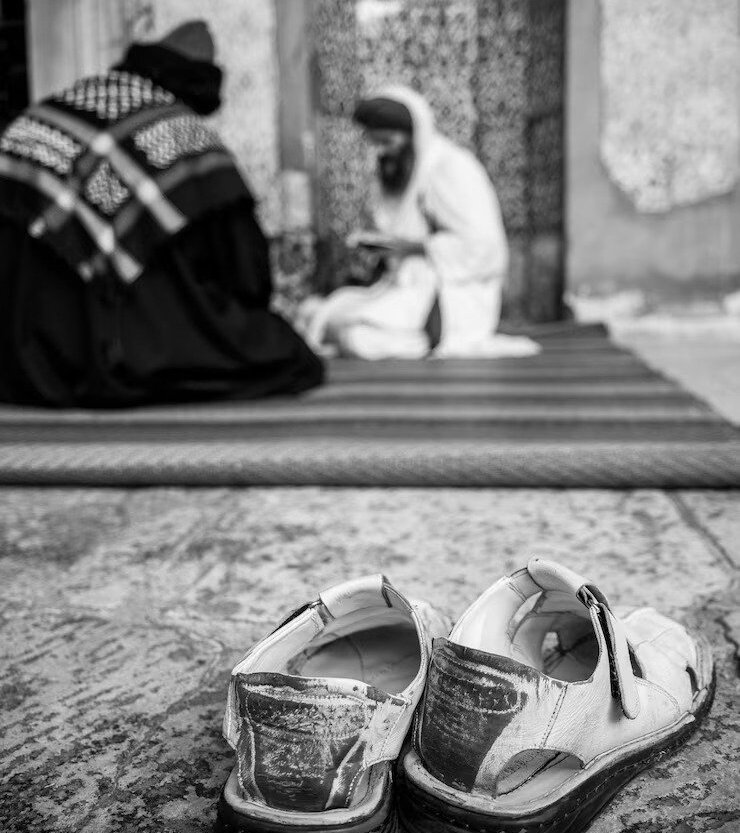 Lelaki Buruk Masuk Masjid