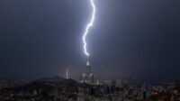 Badai Petir Melanda Arab Saudi