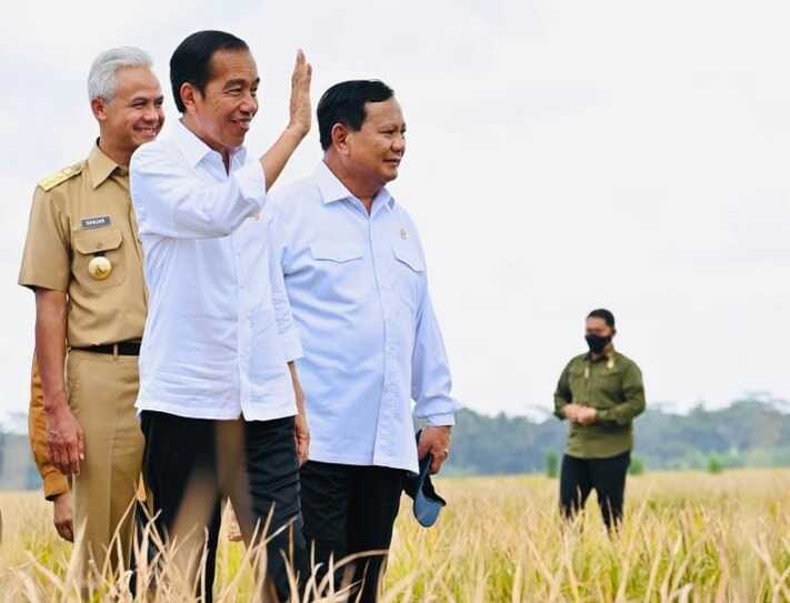 Ganjar Atau Prabowo