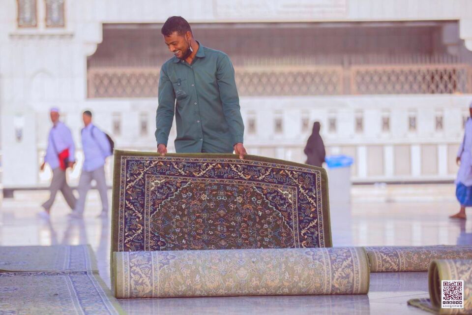 Chip di Karpet Masjid Nabawi