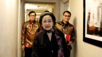 Semua Menunggu Megawati