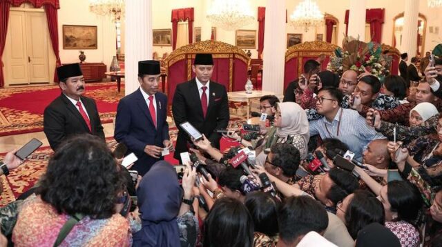 Jokowi Melantik AHY Sebagai Menteri
