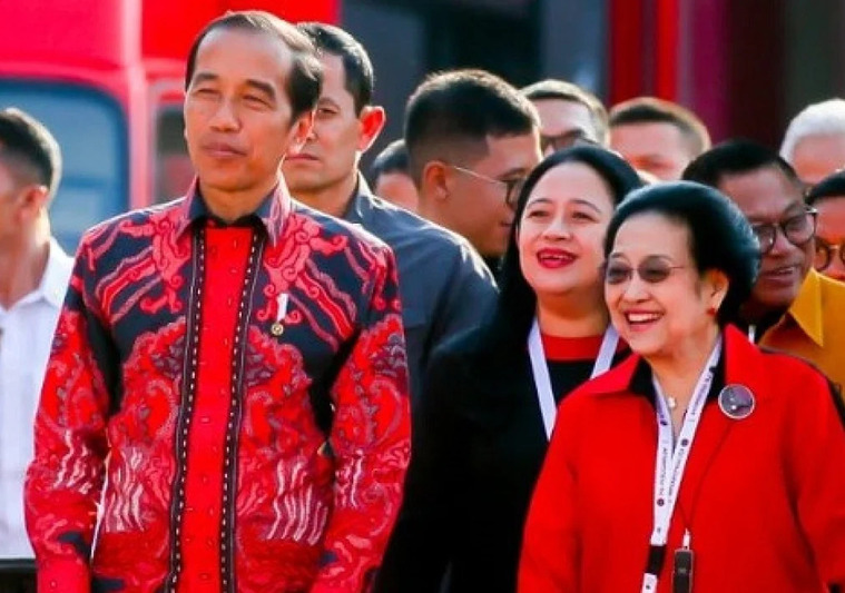 Jokowi dan Megawati Saling Memunggungi