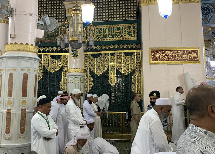 Jamaah Mengunjungi Raudhah