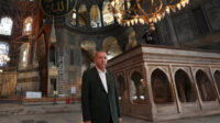 Erdoğan Mengubah Bekas Gereja Menjadi Masjid