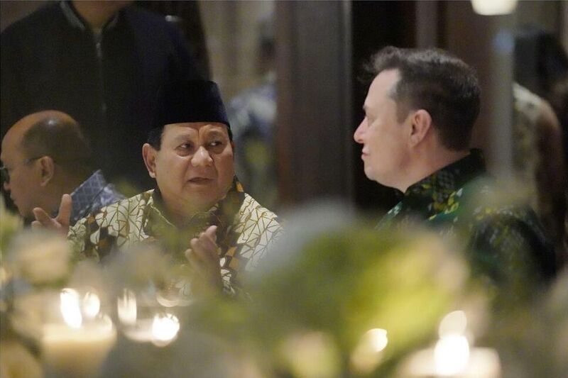 Prabowo Keluarkan Dekrit Kembali ke UUD 1945 ?