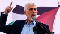 Pemimpin Hamas Yahya Sinwar Memeriksa Tentara