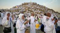 Berdoa saat Wukuf di Arafah di Jabal Rahmah