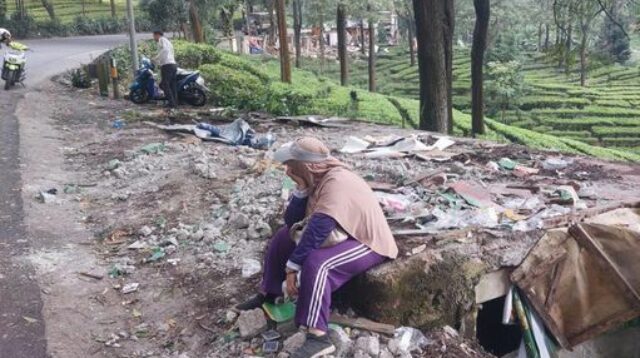 Ratusan PKL di Kawasan Puncak Kini Rata Dengan Tanah